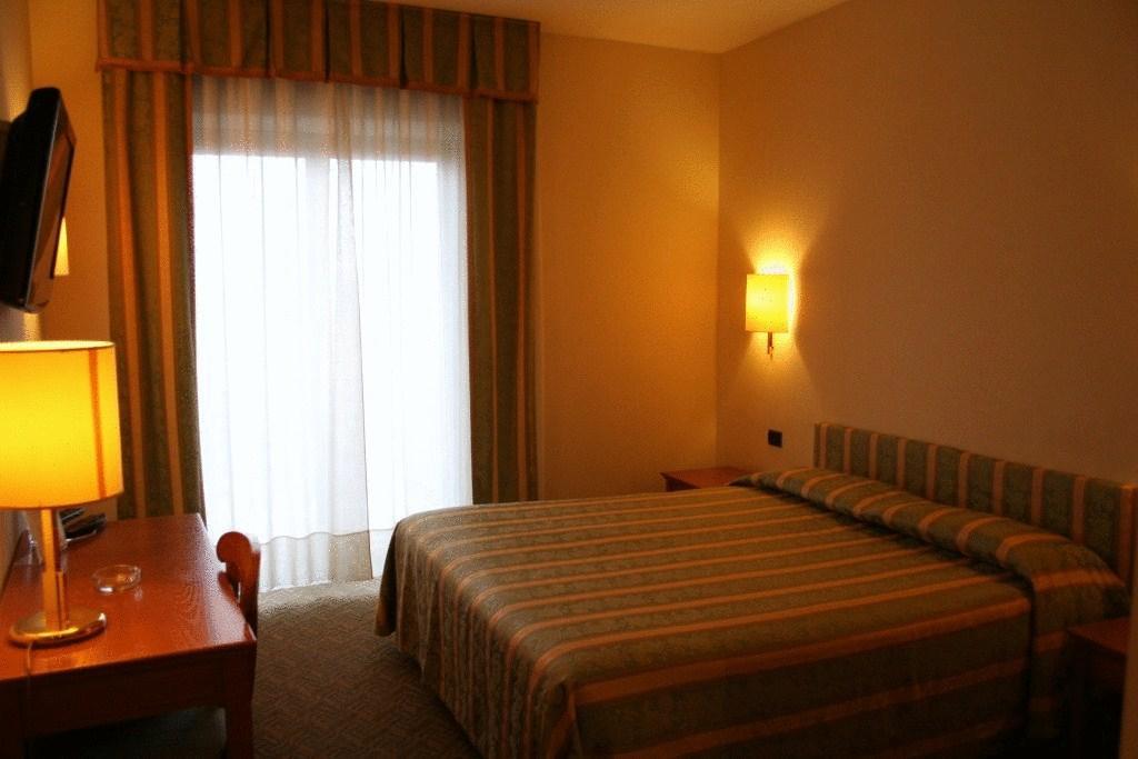 Savant Hotel Lamezia Terme Room photo